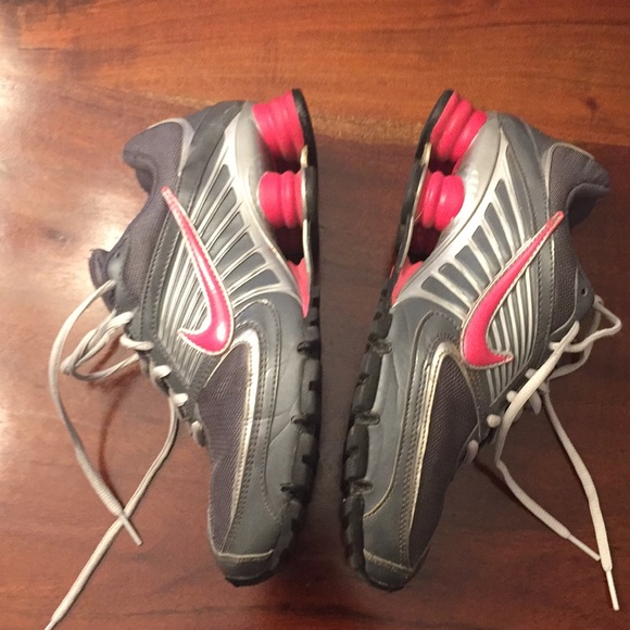 gray and pink nike shox